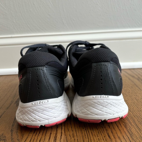 Sold Saucony Cohesion 12 Running Shoe Dark Grey & Pink Womens Size 11 - Picture 11 of 14